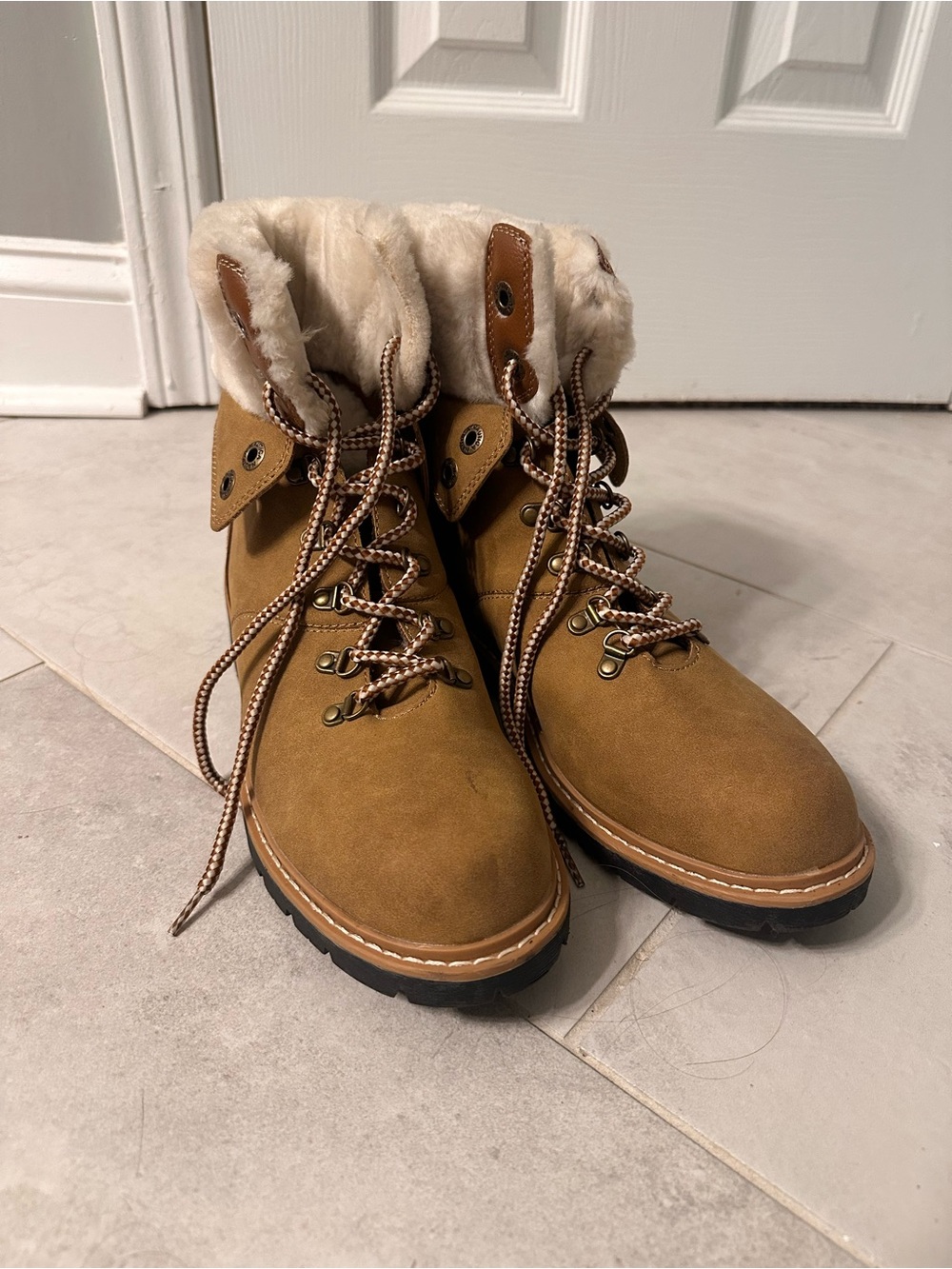 Nautica Faux Fur Cuff Tan Lace-Up Winter Boots